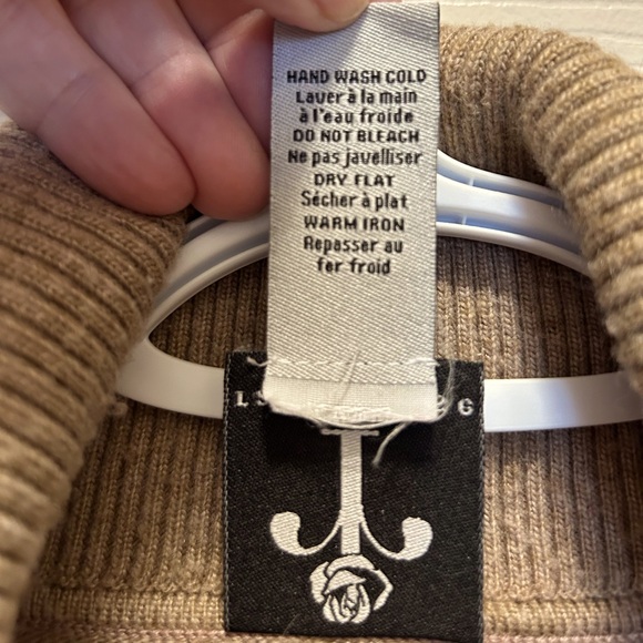 Embroidered turtleneck sweater - Picture 5 of 5